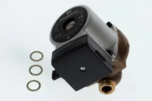Bosch Wasserpumpe für Trinkwasseranwendungen, mit einem Metallgehäuse und zugehörigen Dichtungsringen im Bild.
